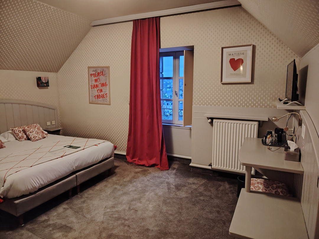 沙隆日酒店主图