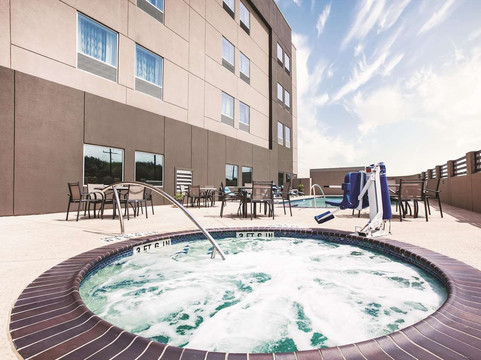 迈克艾伦拉广场购物中心拉昆塔温德姆套房酒店