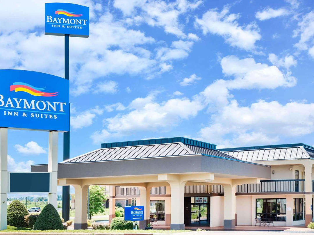 克拉克斯维尔东北呗盟套房酒店