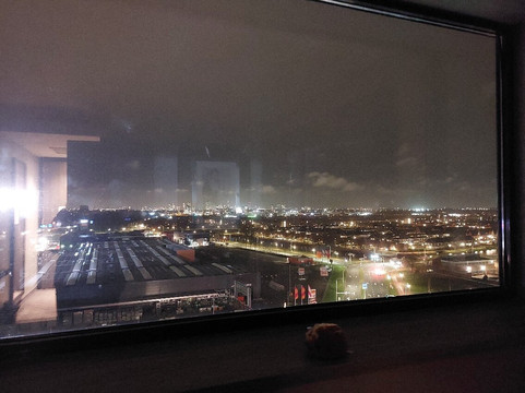 里威海牙酒店主图