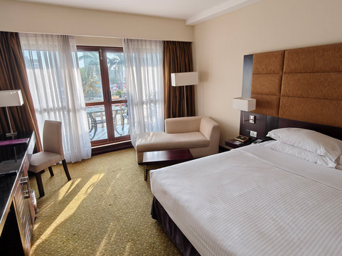 辛纳蒙湖畔酒店主图