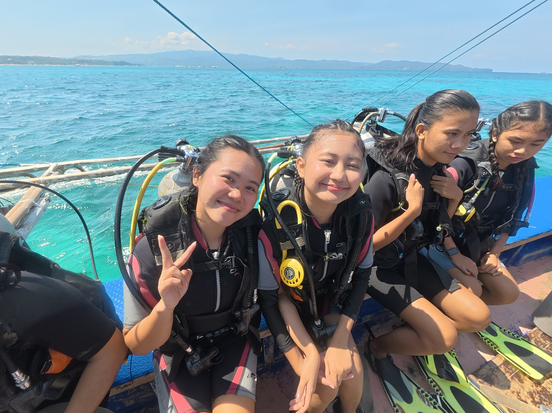 Master Peter Tay-长滩岛必去景点