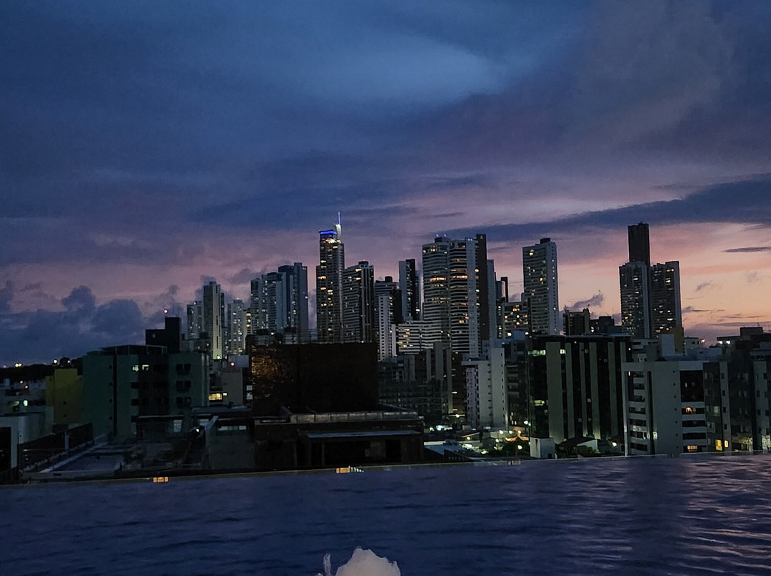 若昂佩索阿凯艺全套房酒店主图