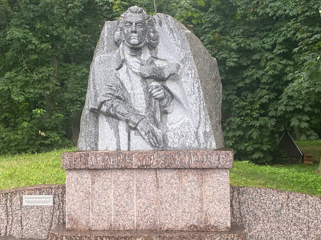 Monument to Adam Mickiewicz-泽列诺格拉茨克必去景点