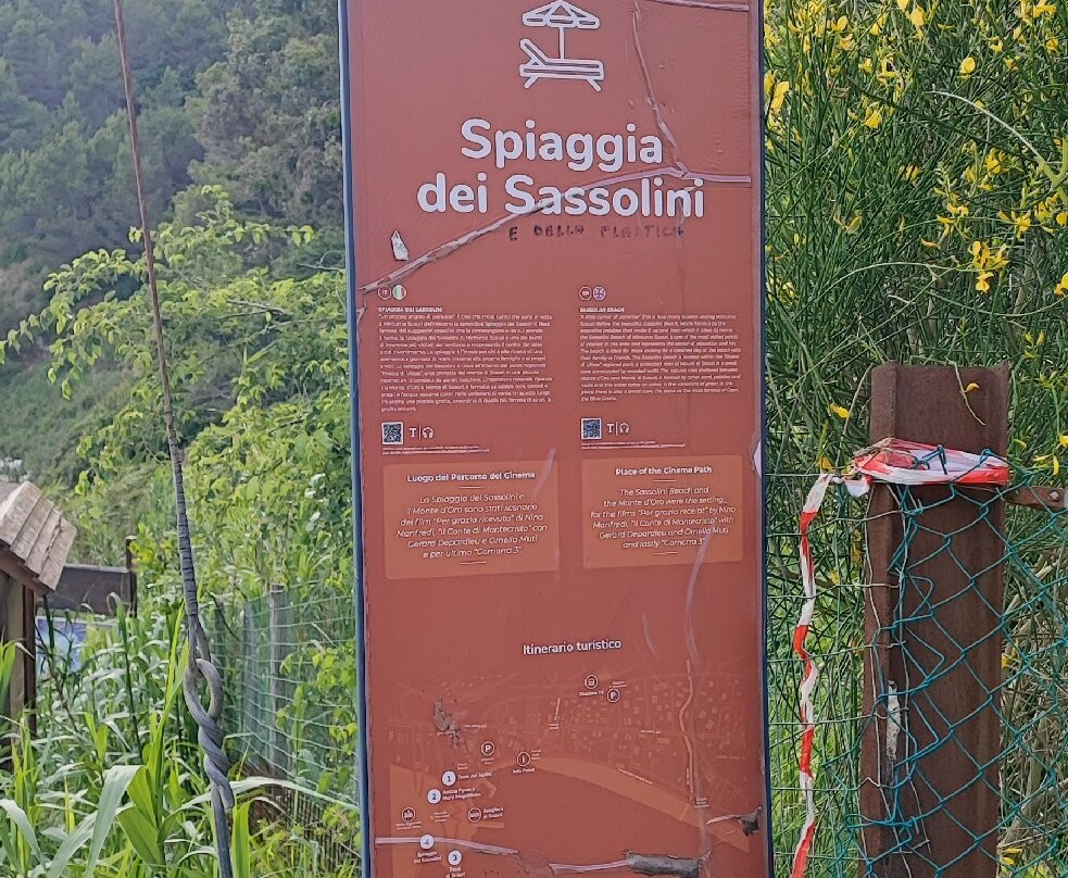 Spiaggia dei Sassolini-Scauri必去景点