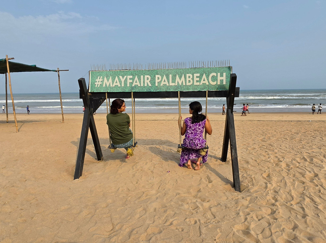 Mayfair Palm Beach Resort主图