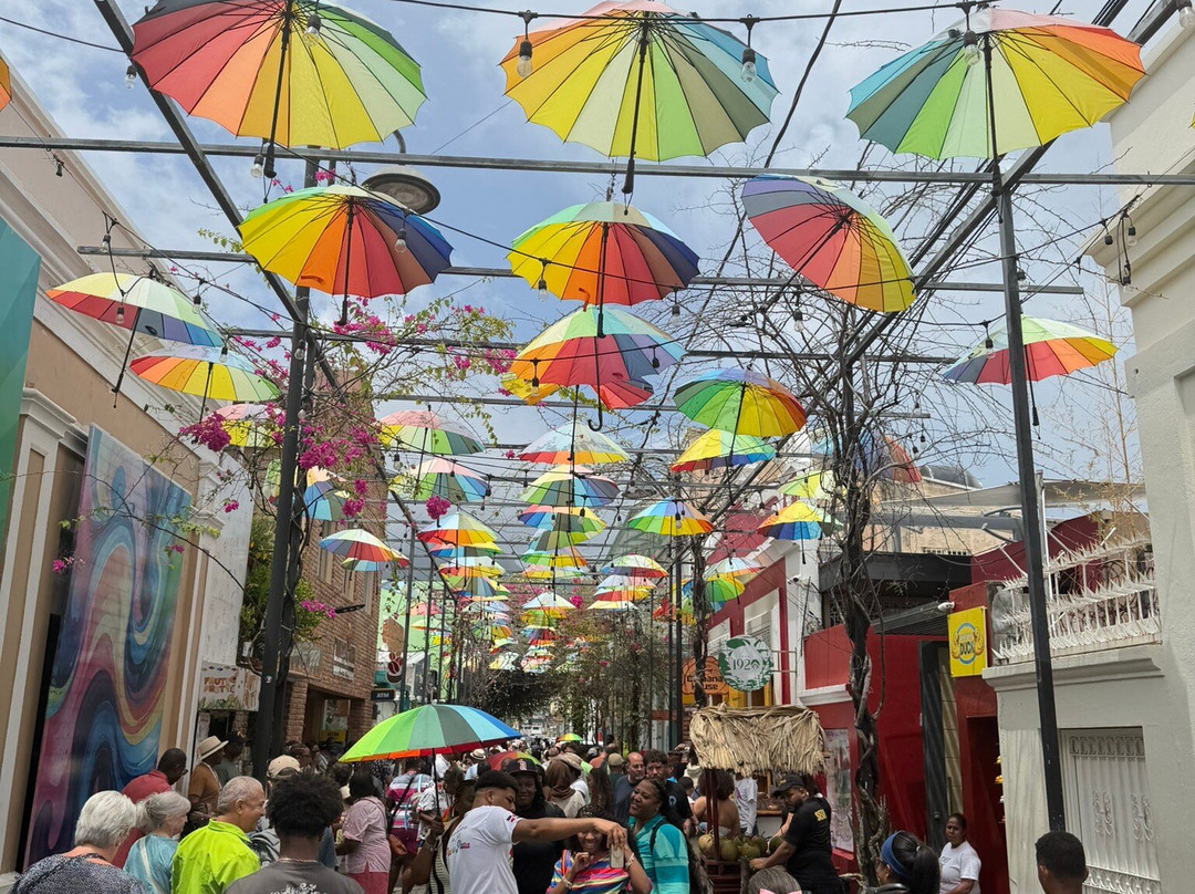 Umbrella Street-普拉塔港必去景点