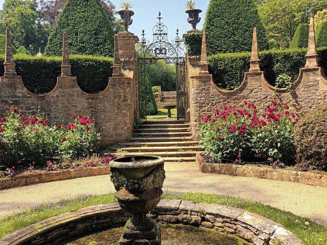 Athelhampton House and Gardens-多切斯特必去景点