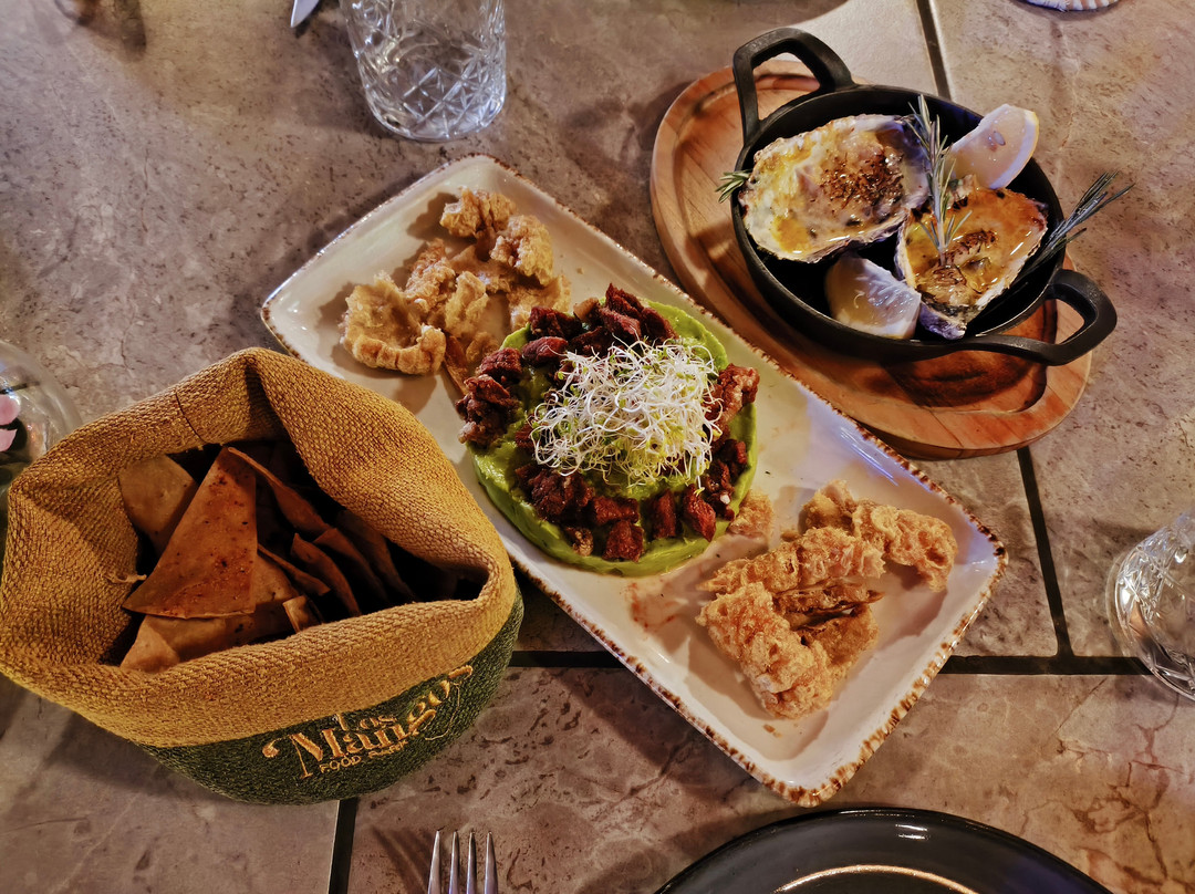 Los Mangos Food Park