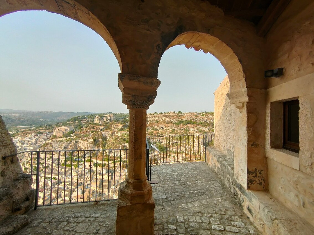 Complesso Santa Maria della Croce-希克利必去景点