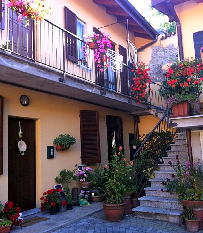 Garbagnate Monastero酒店住宿-Il Portico del Conte