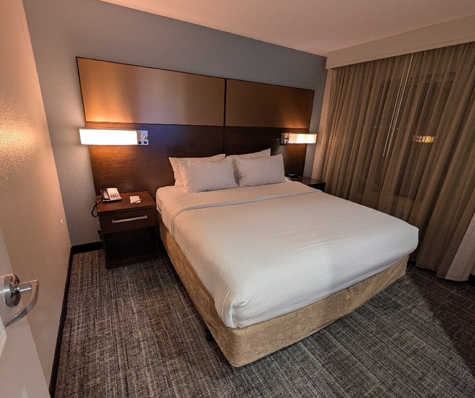 Residence Inn Milwaukee West主图