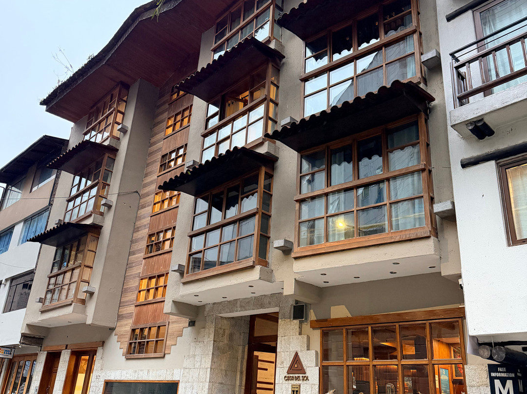 卡萨得索尔麦池皮池酒店主图