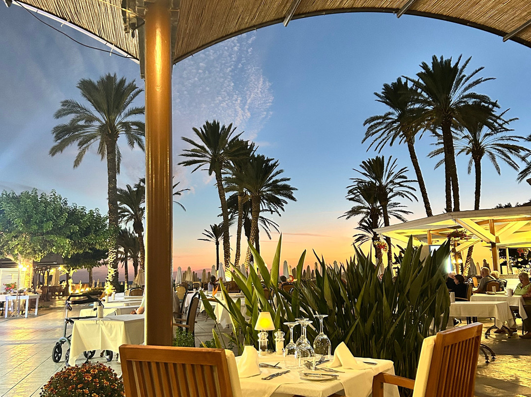 Constantinou Bros Pioneer Beach Hotel主图