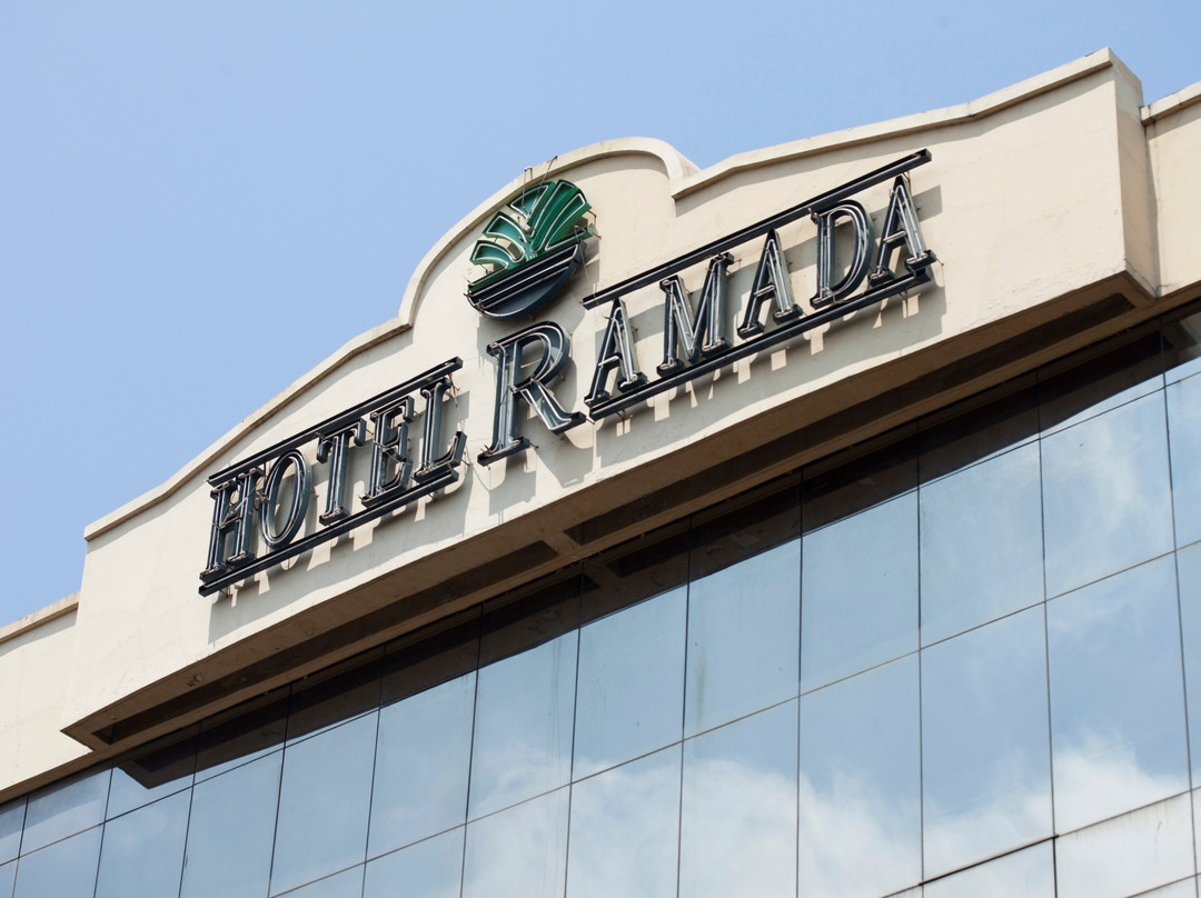 华美达酒店主图