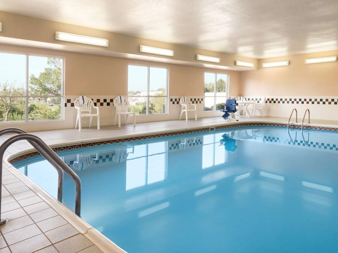 Country Inn & Suites by Radisson, Davenport, IA主图