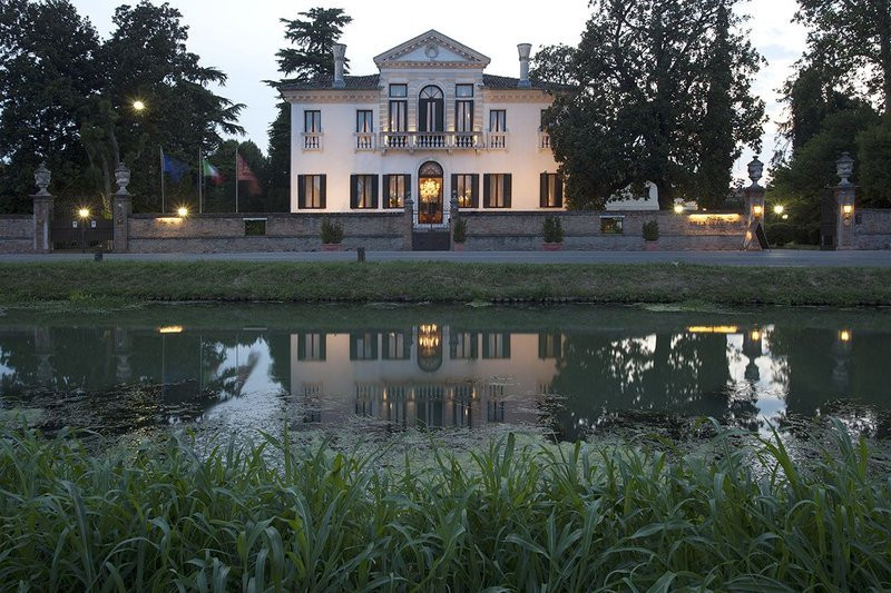 切斯基别墅主图