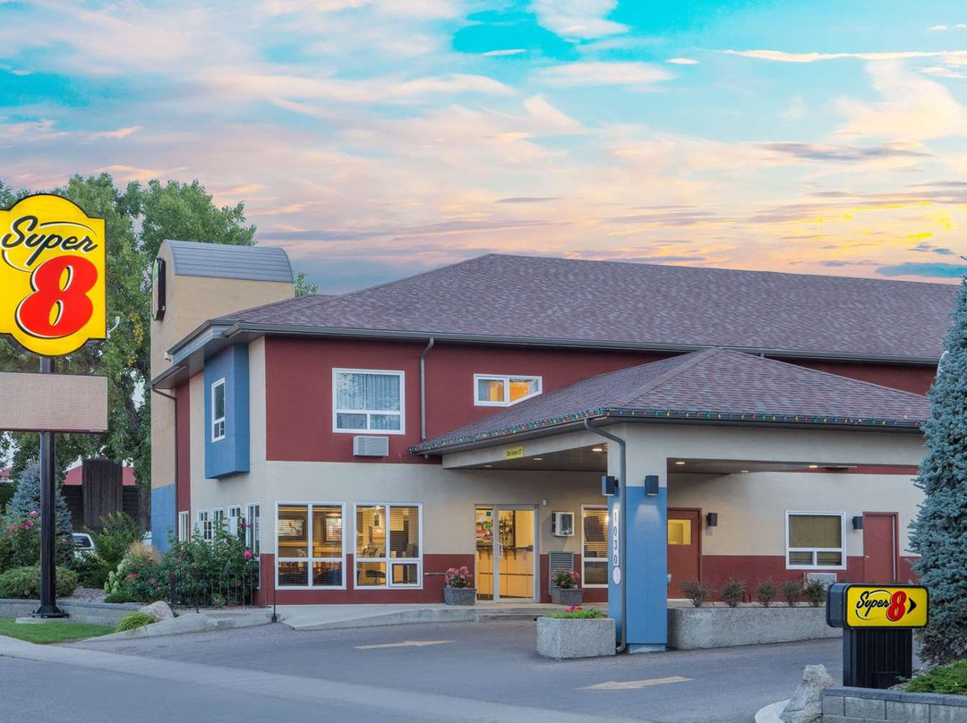 Super 8 by Wyndham Lethbridge主图