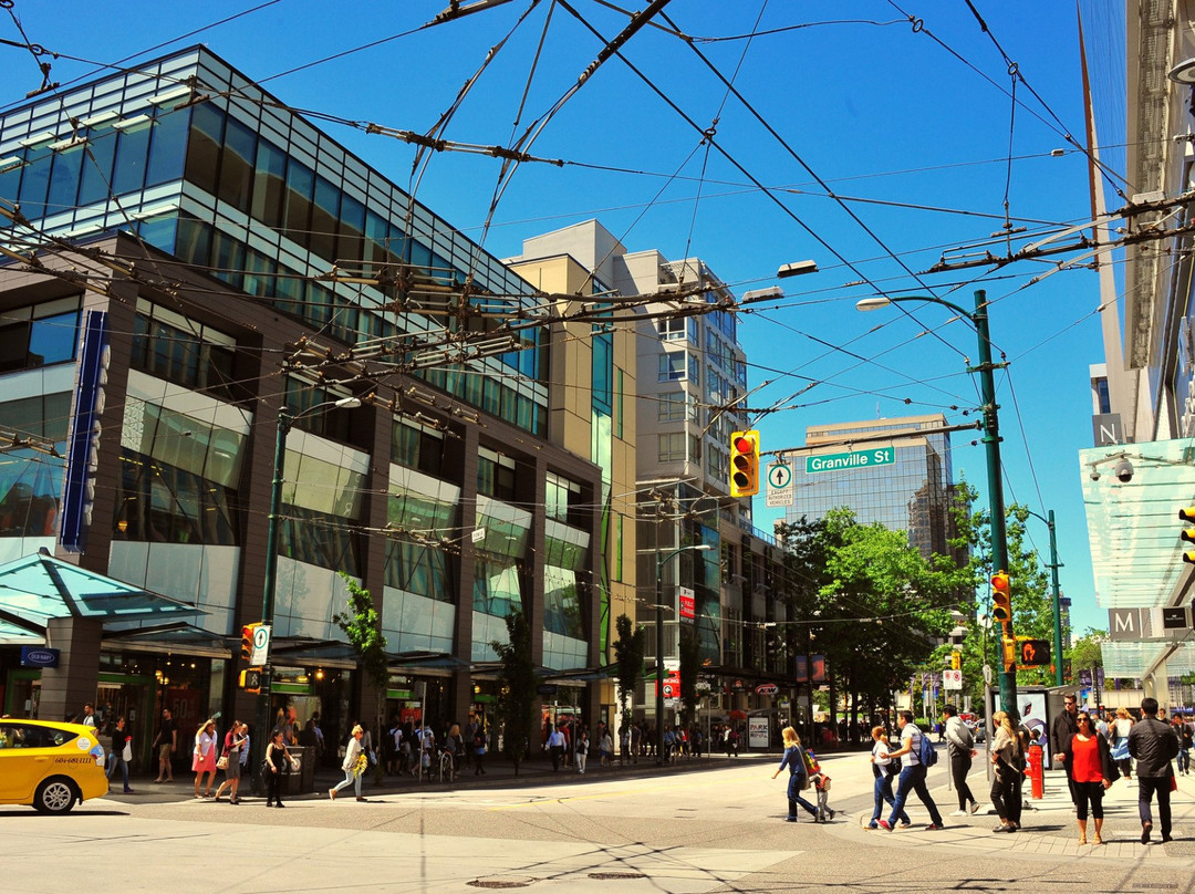 罗布森街-温哥华必去景点