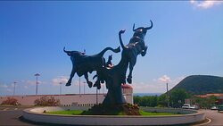 Monumento Ao Toiro (bull Monument)-亚速尔群岛英雄港中心区必去景点