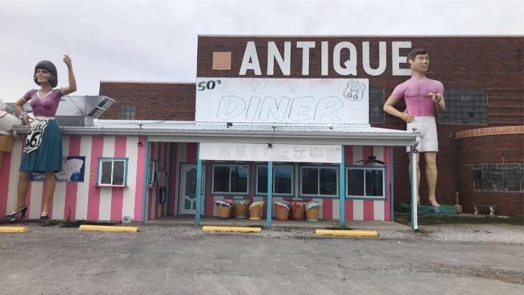 Pink Elephant Antique Mall-Livingston必去景点