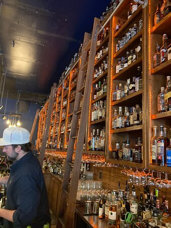 Old Hickory Whiskey Bar-彭萨科拉必去景点