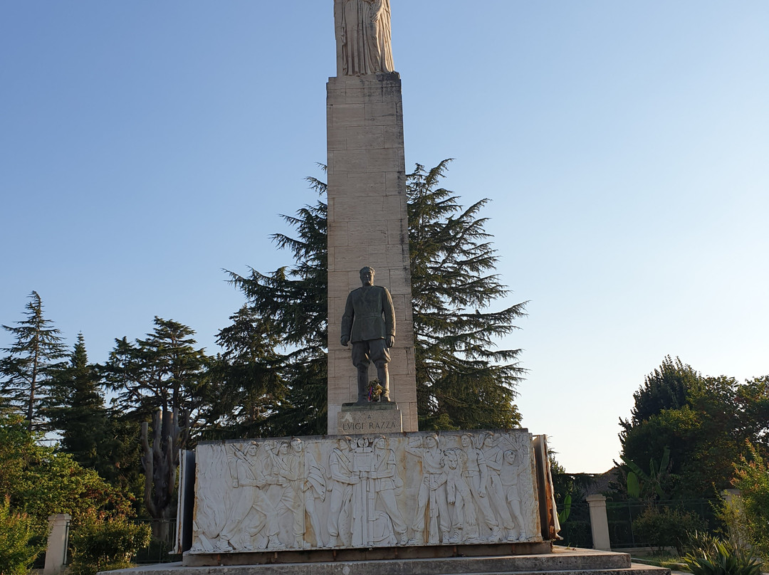 Monumento a Luigi Razza
