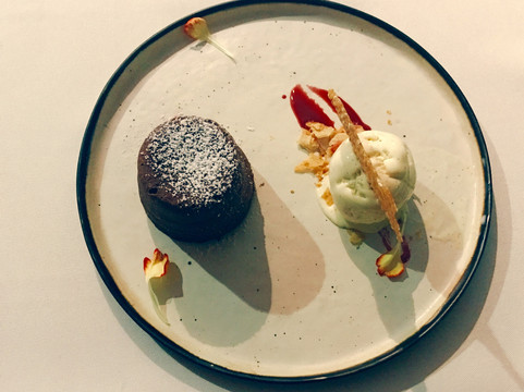 Light & Salt Daily主图