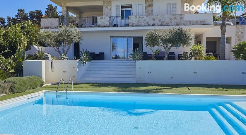 Villa & Pool