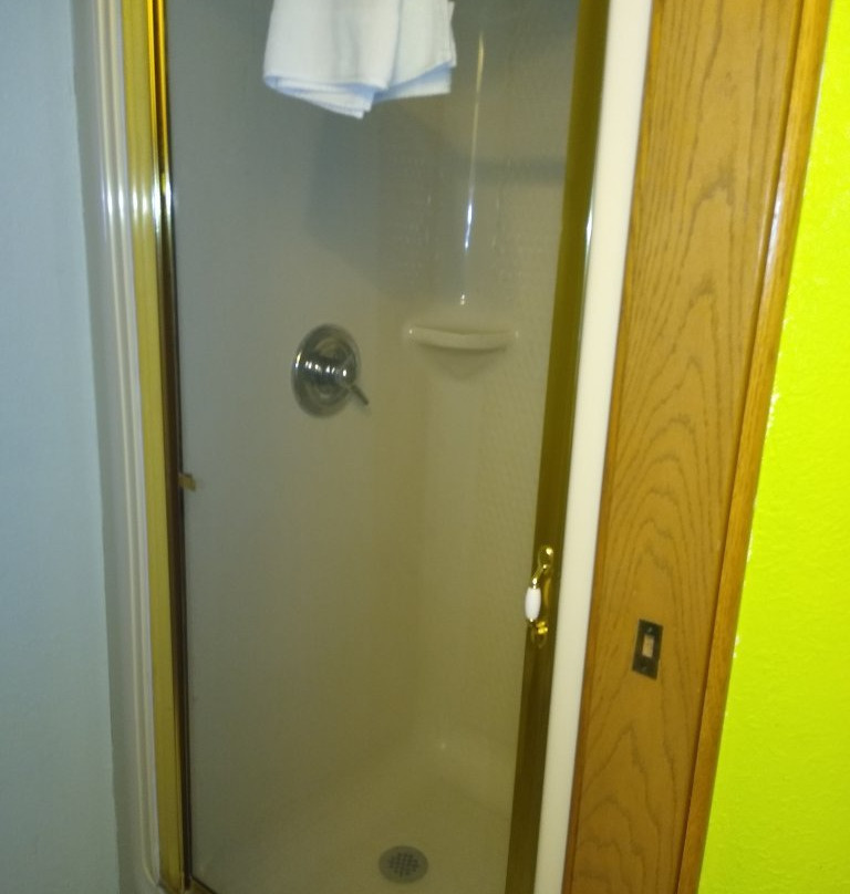 Pleasant Stay Inn & Suites主图