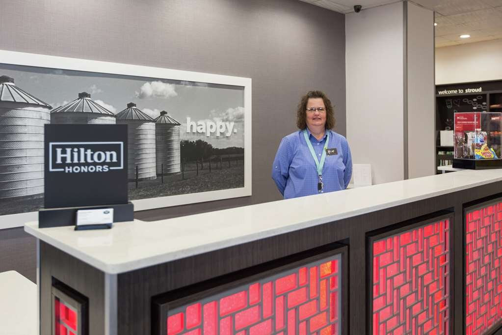 Hampton Inn And Suites Stroud主图