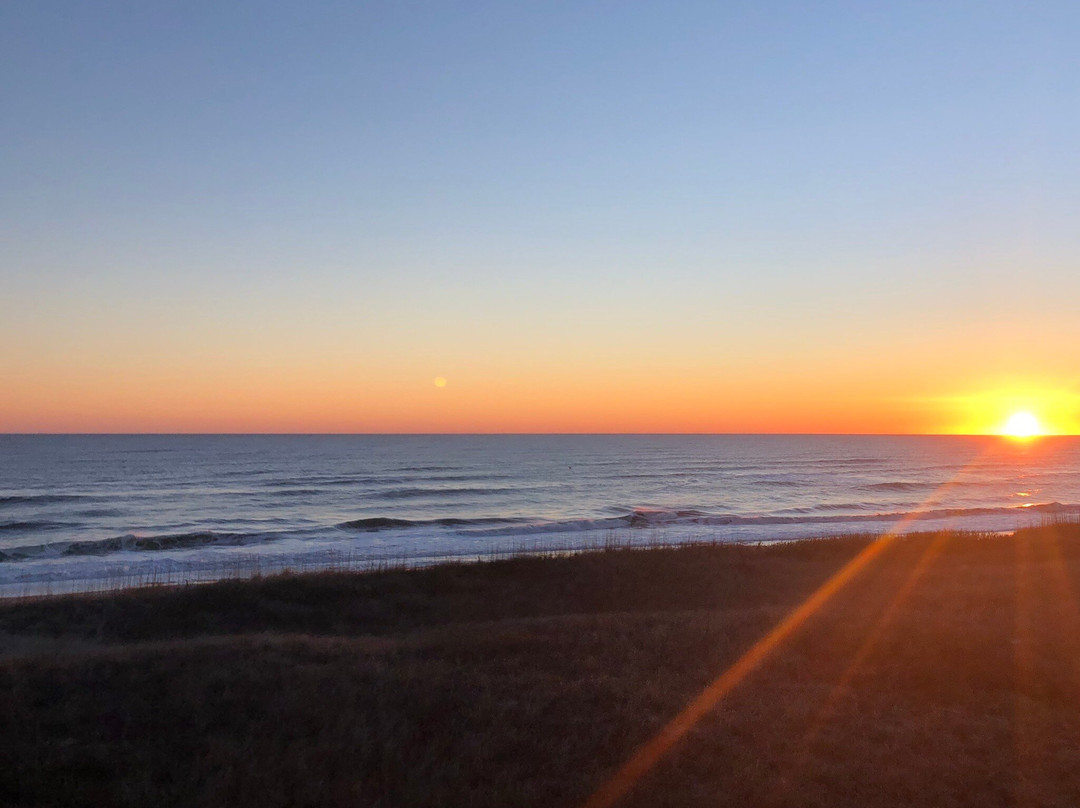 Shutters On the Banks主图
