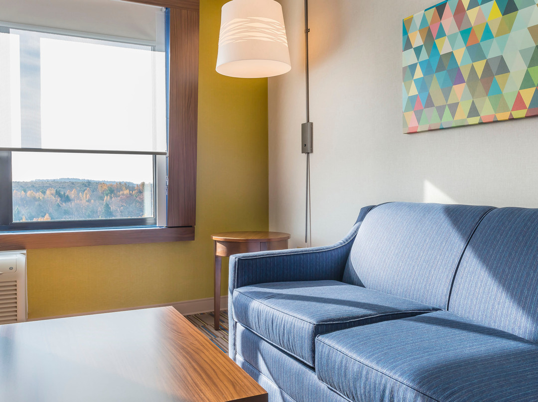 Holiday Inn Express & Suites Clarion By IHG主图