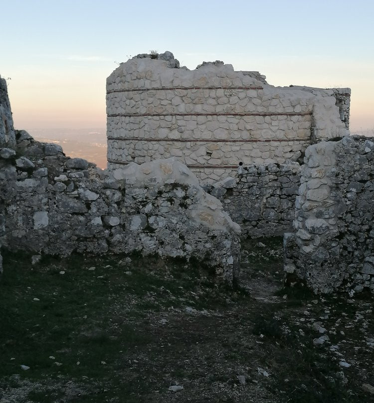 Castello di Roccamandolfi-Roccamandolfi必去景点