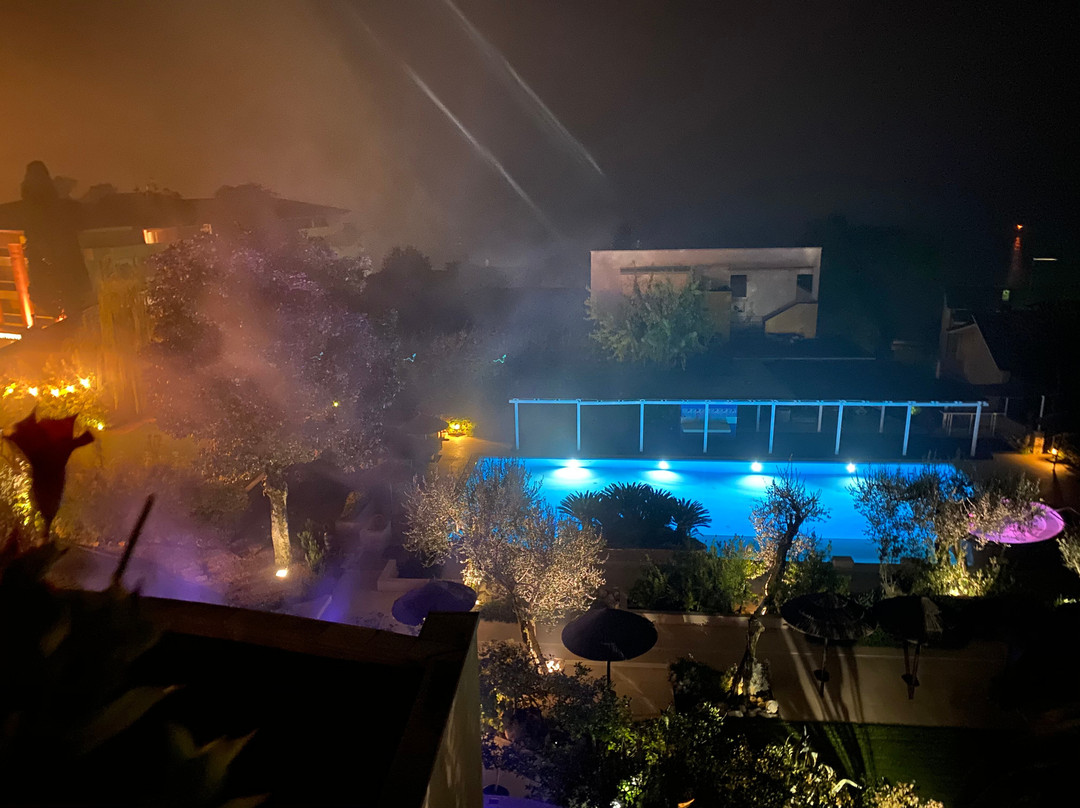 奥利维天然水疗酒店主图