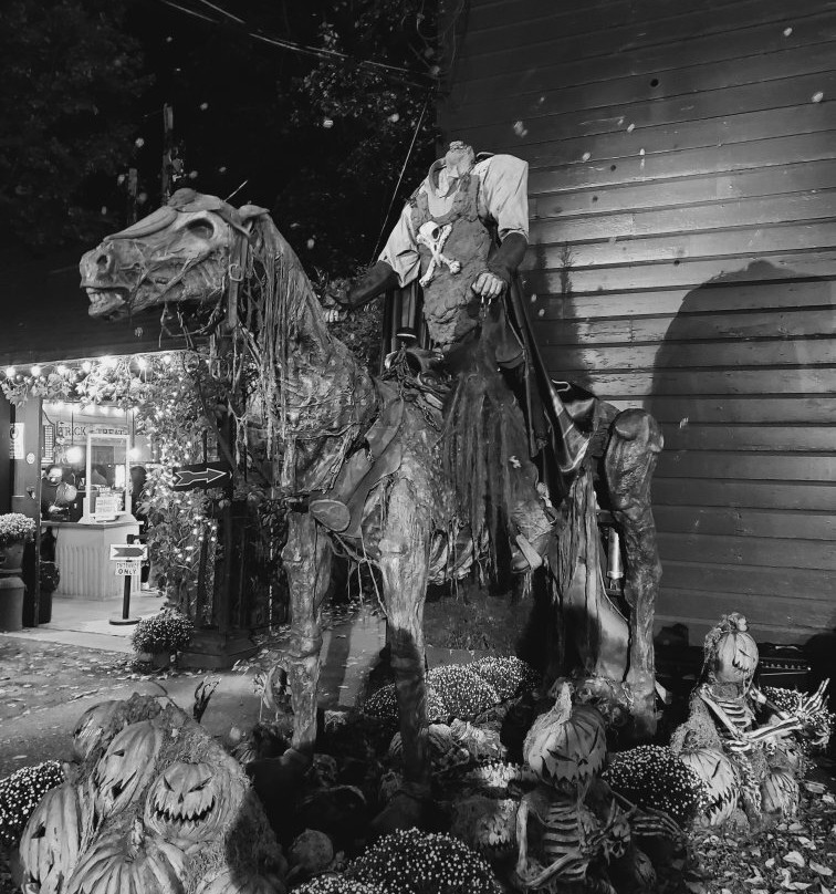 Headless Horseman Hayrides景点图片