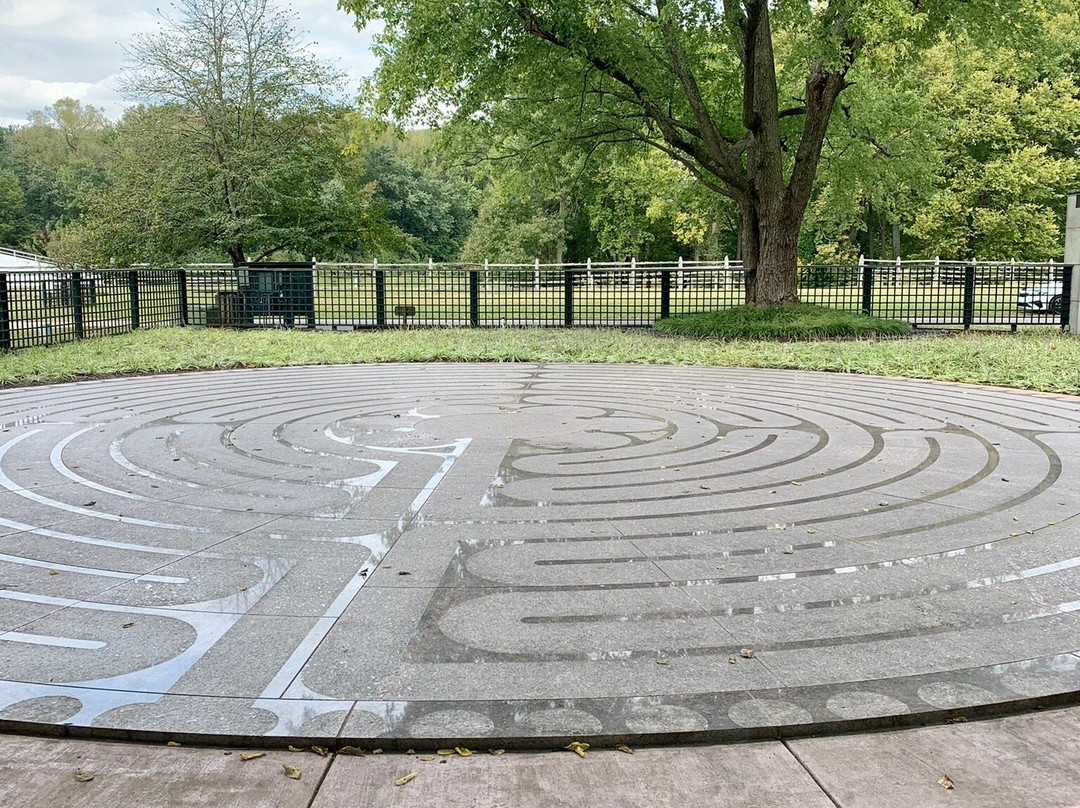 Cathedral Labyrinth-New Harmony必去景点