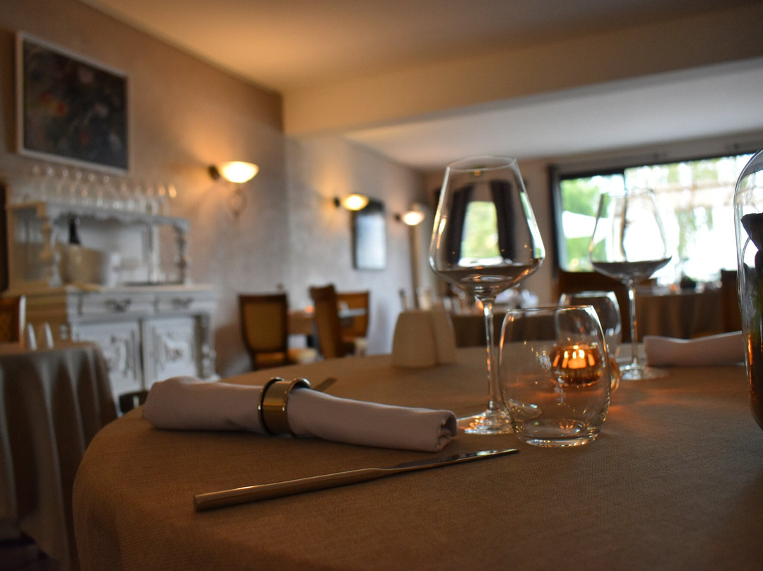 Logis Hôtel le Cheval Blanc主图
