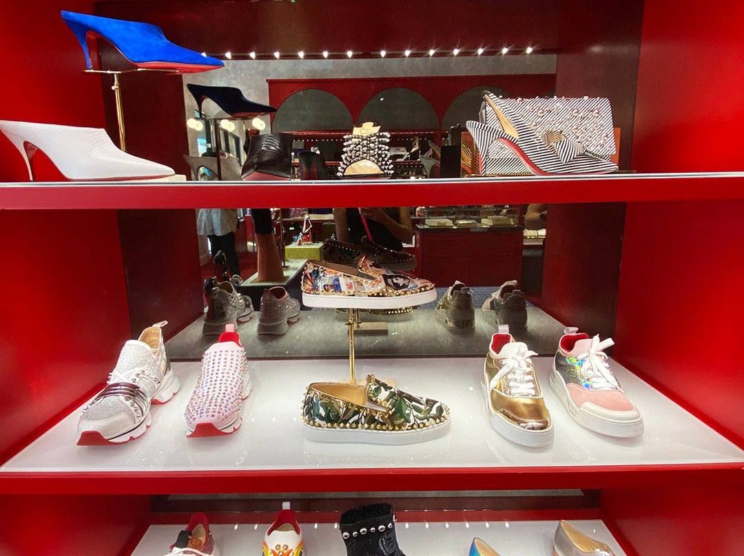 Christian Louboutin Outlet-卡巴宗必去景点