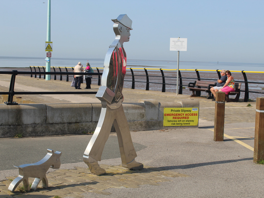 Seafront Lowry sculpture景点图片