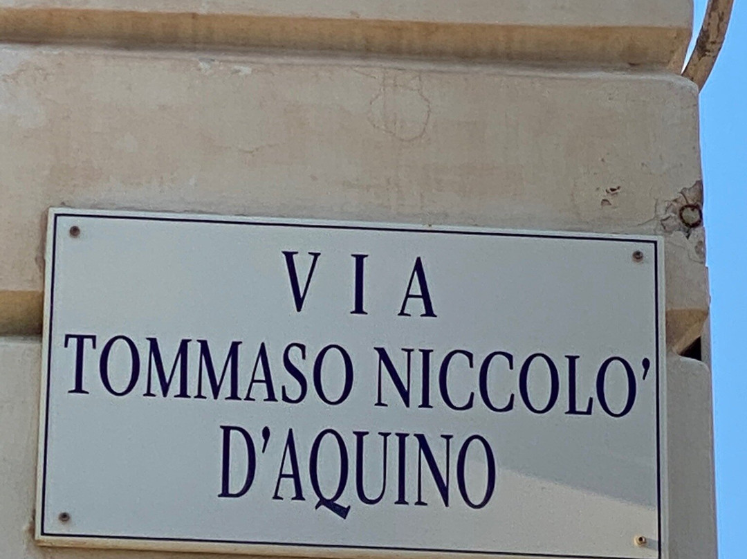 Via d'Aquino-塔兰托必去景点