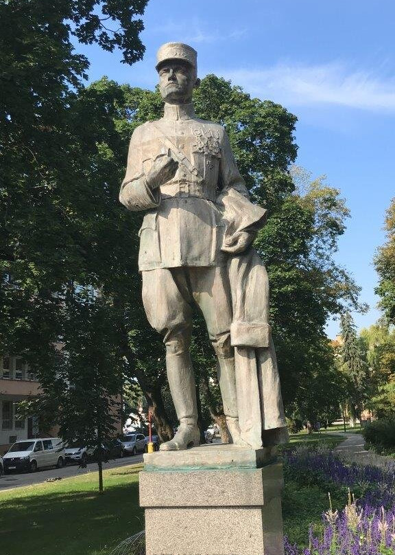 Milan Rastislav Štefánik Pomník-Trnava必去景点