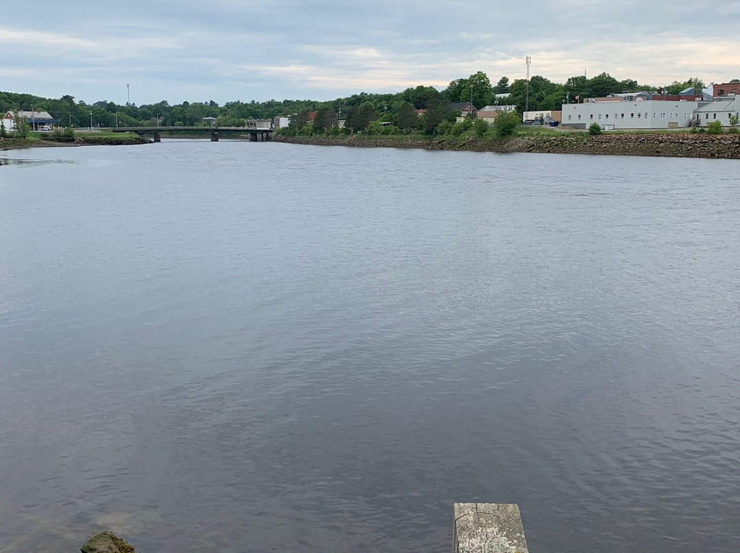 Calais Waterfront Walkway-Calais必去景点