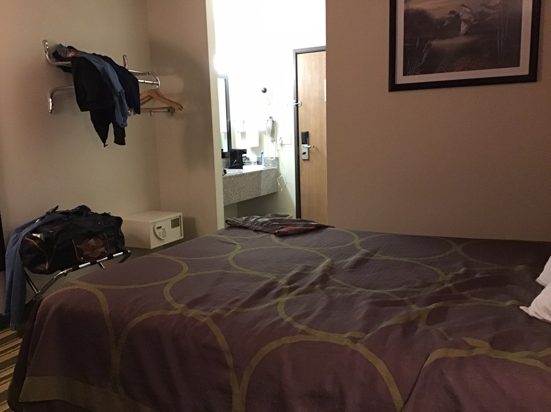 Super 8 By Wyndham Mound City主图