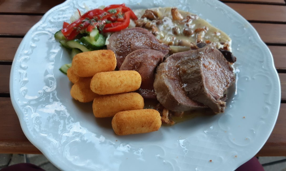 Weinboehla餐馆和美食-Laubenschlosschen