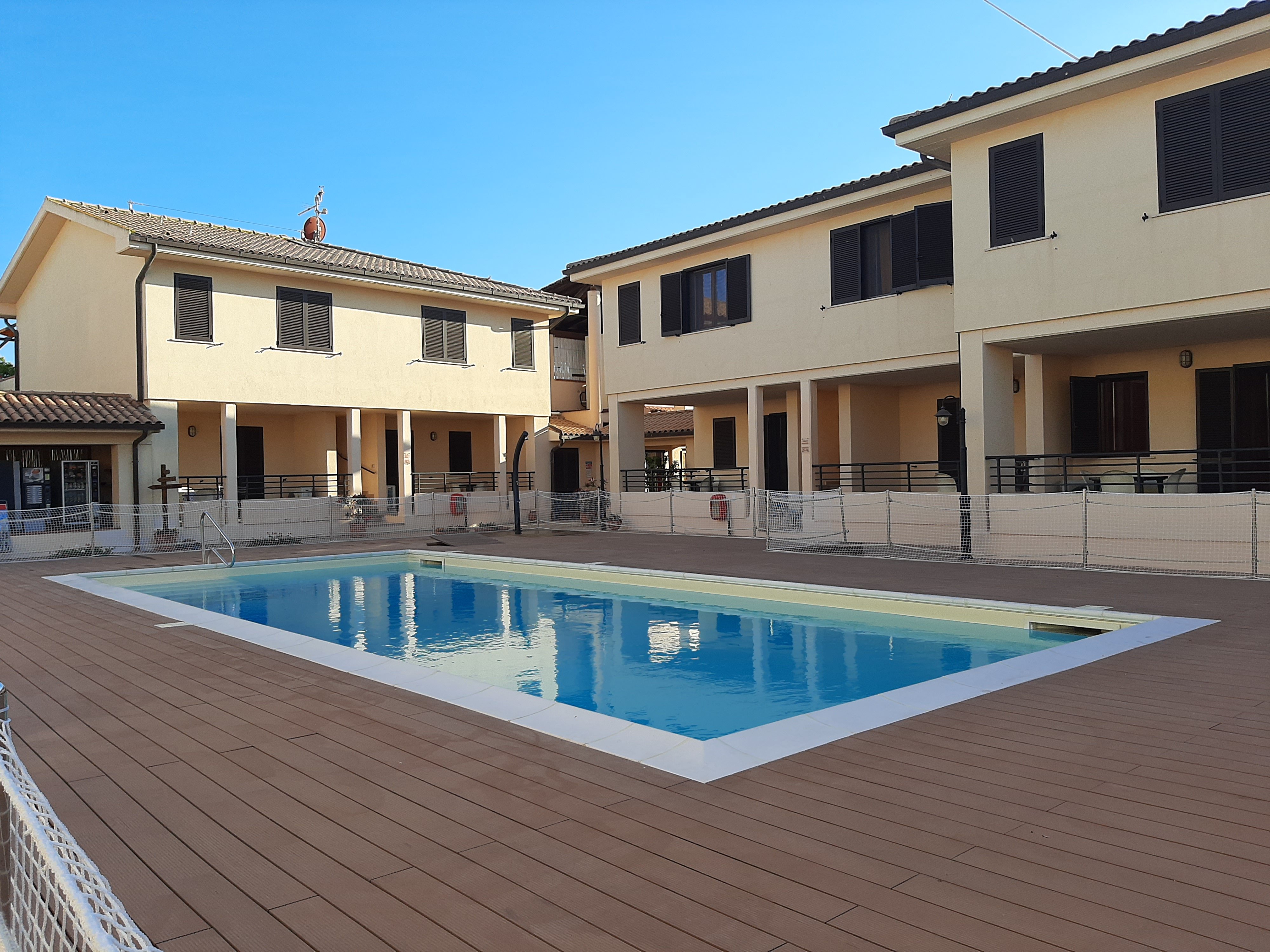 Residence Il Poderino-泳池