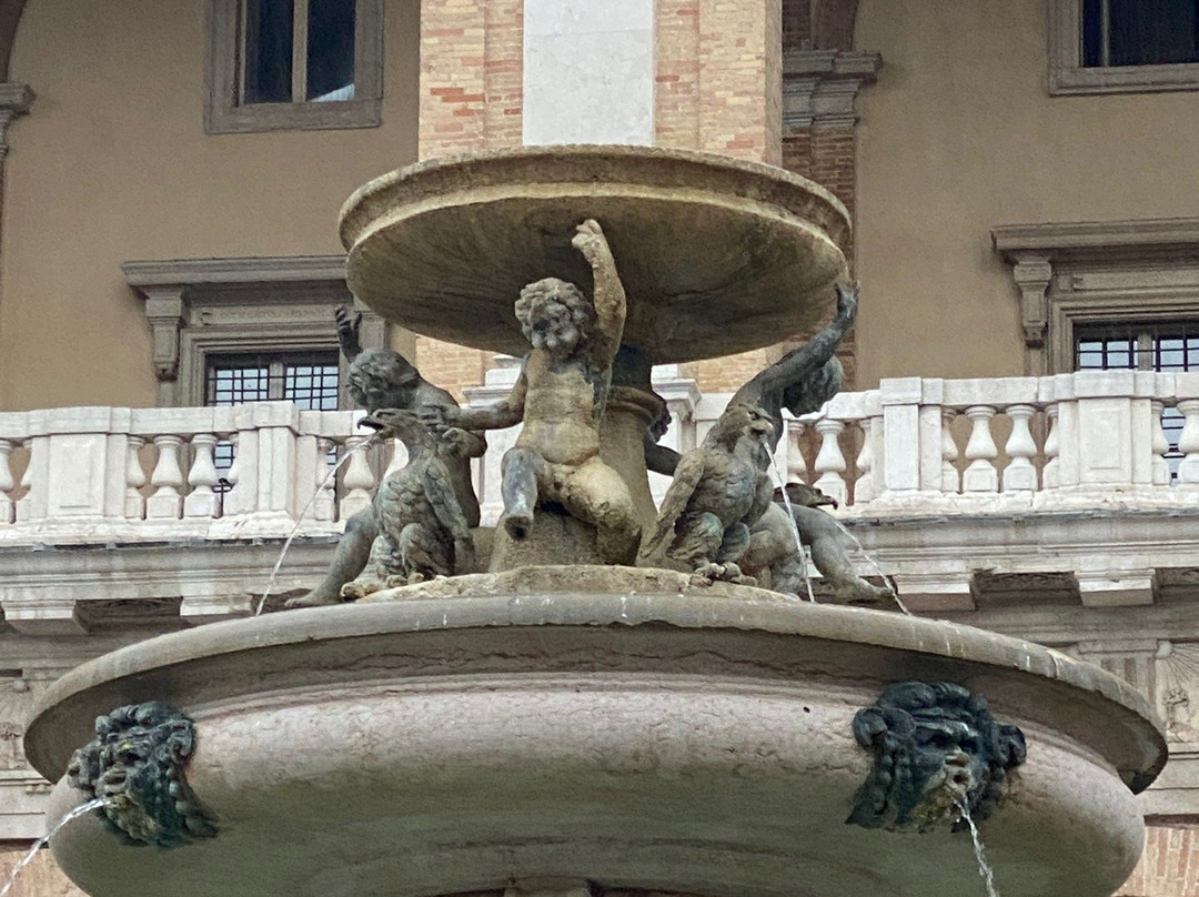 Fontana maggiore景点图片