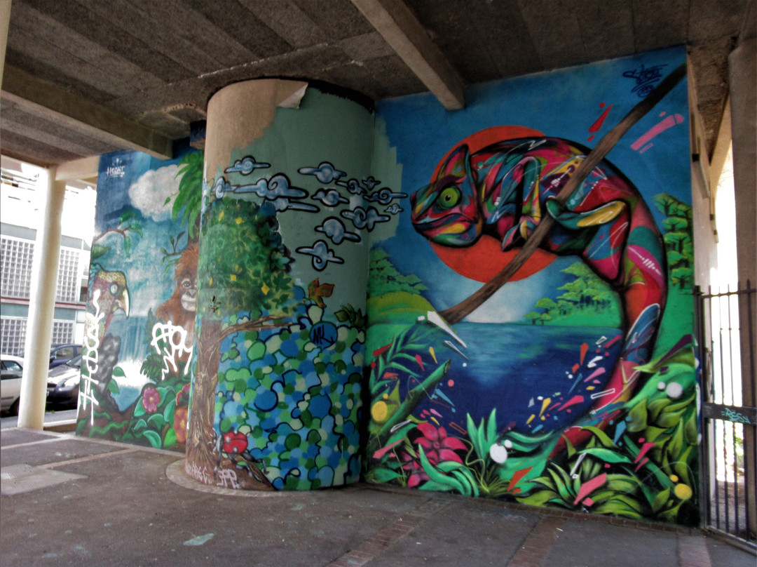 Fresque "Sombre Cité"景点图片
