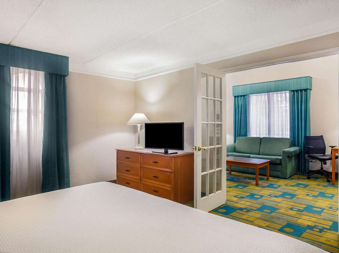 Super 8 By Wyndham Eagle Pass主图