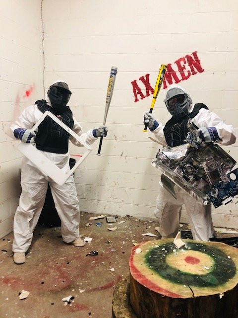 Ax Men Axe Throwing景点图片